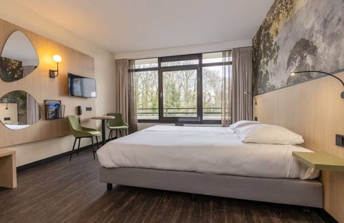Winterswijk Hotel | Indoor Pool & Game Room Getaway with Direct Access to Nature and Parking
