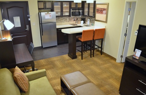 Longview Condo | Indoor Pool & Hot Tub. Free Breakfast. Gym & Business Center.