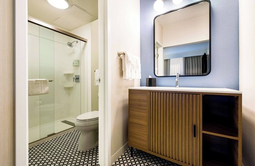 Eastwick Hotel | Indulge in Home-Like Comfort! 2 Comfortable Units, Close to Liberty Bell