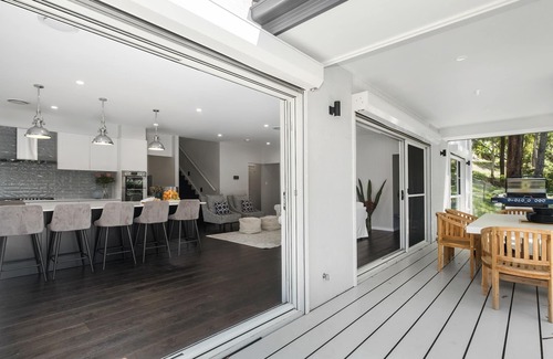 Macmasters Beach House | Indulge in Luxury! 4 Bedroom Home at Macs Beach.