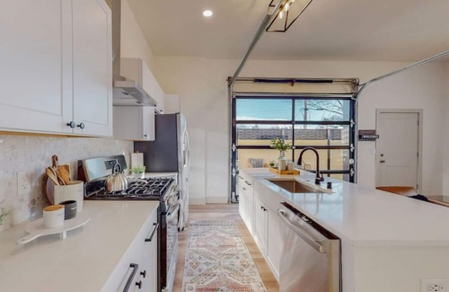 Nob Hill Condo | Industrial Condo|Outdoor Space|Nob Hill