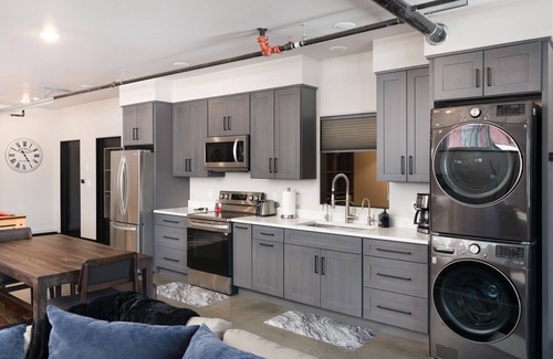 Four Corners Condo | Industrial Retreat Where Recreation Abounds! Dogs OK, Pool Table, BBQ & More!