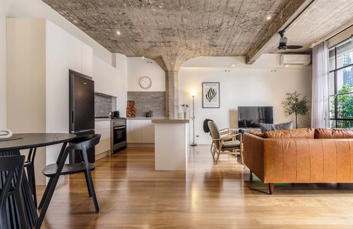 Melbourne Central Business District Condo | Industrial Warehouse in Historic Dovers Building