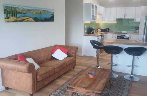 Innes View Cottage | 'Infinity Cottage' - surrounded by orchards, pasture, bush and mountains