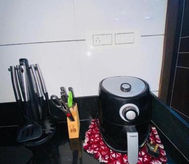 Rajkot Bed & Breakfast | Infinity Penthouse with Pool, Sauna, Gym