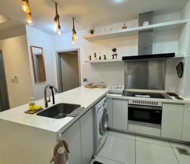 Kampung Sembulan Baru Apartment | Infinity pool Sutera Avenue 2BR Free Wifi-Parking