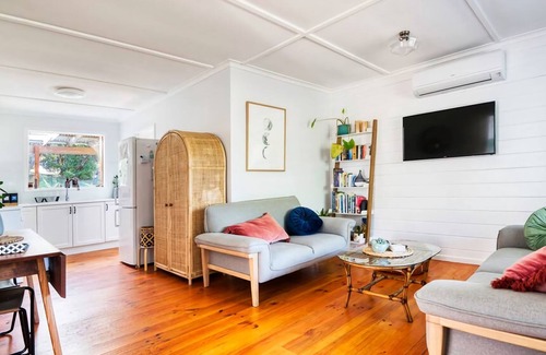 Venus Bay House | Inlet View Cottage - cute beach cottage
