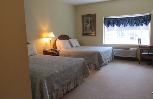 Wilmot Hotel | Inn at Amish Door