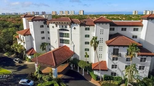 Pelican Bay Hotel | Inn at Pelican Bay