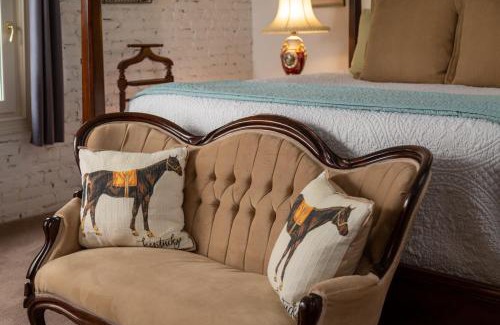 St. Matthews Bed & Breakfast | Inn at Woodhaven-In the Heart of the Bourbon Trail-Over 12 Distilleries Nearby