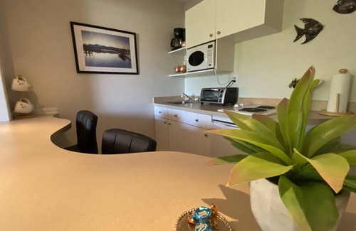 North Oyster Condo | Inn of the Sea Affordable Studio Suite -Oceanfront Pool/Hot Tub & private dock