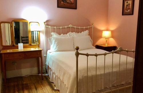 Glen Rose Hotel | Inn On The River