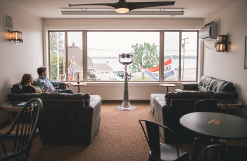 Marine City Hotel | Inn on Water Street