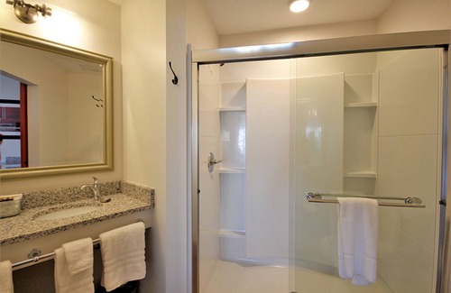 Marine City Hotel | Inn on Water Street