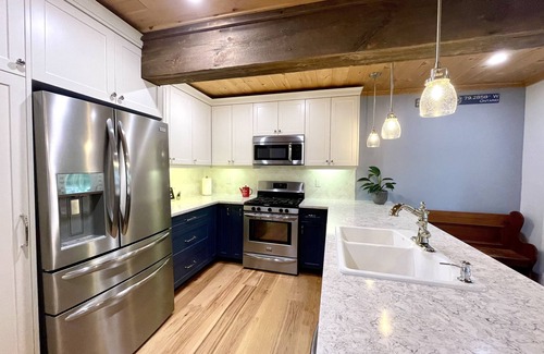 Port Sydney Cottage | Inn The Moment: A Bright and Cozy Getaway in the Heart of Muskoka