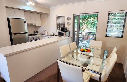 Redfern Apartment | Inner City Apartment - Moments to the City Centre