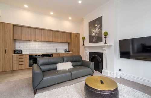 Dunedin City Centre House | Inner City Executive Living on Stuart Street