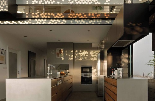 Spring Hill House | Inner City Haven Enviro-Luxury - with free Parking