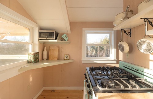 South Londonderry Cabin | Insanely romantic treehouse perched next to a stream and rolling hills.