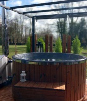 Saint-Christophe-sur-Conde House | INSOLITE La Tiny House du Lutin Many et son Bain Nordique