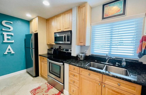 Capri Isle Condo | Inter-coastal Piece of Paradise ? Walk to Beach