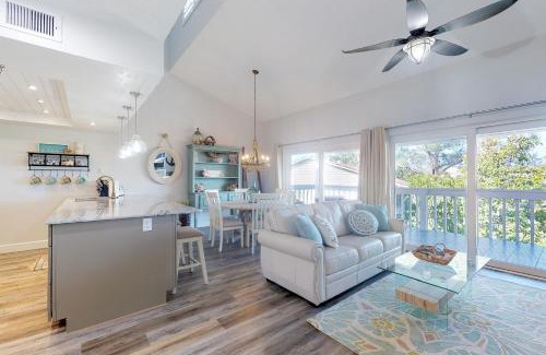 Indian Shores Apartment | Intercoastal Condo 203