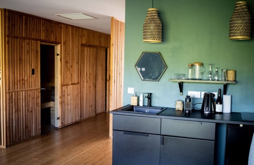 Jarnioux House | Intimate house with spa and sauna 30 minutes from Lyon. Relaxation and privacy.