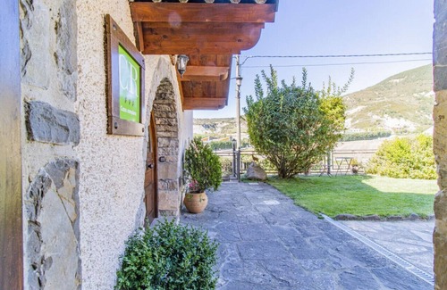 Senegue House | Intimate Retreat in the Pyrenees Garden & Parking