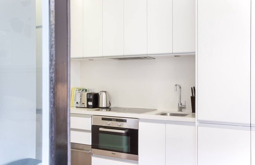 Glebe Apartment | Intimate Studio Apartment with Balcony in Glebe