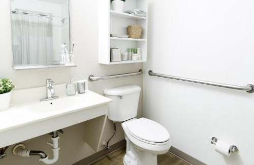 Bermuda Hotel | InTown Suites Extended Stay Richmond VA - Chester