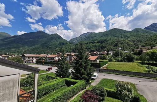 Introbio Apartment | [Introbio-Lecco] La casa di Lucy vista montagna