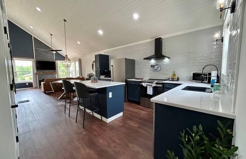Rogers Cabin | Inverness Cabin - romantic, luxury, hot tub, sauna