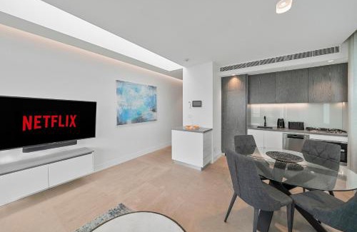 Coogee Apartment | Inviting 2BR Unit with Parking near Coogee Beach