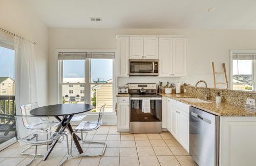 Atlantic Beach House | Inviting Atlantic Beach Townhome about half Mi to Ocean