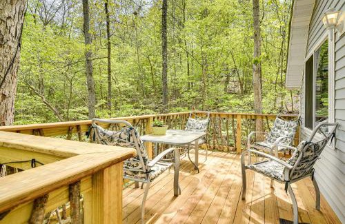 Vulcan House | Inviting Des Arc Cabin with Fire Pit and Deck!