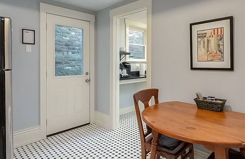 Frankfort Apartment | Inviting Downtown Guest Suite
