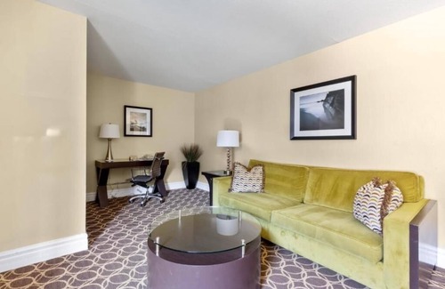 Corte Madera House | Inviting Unit w/Kitchen | Courtyard | Outdoor Pool | Free Parking