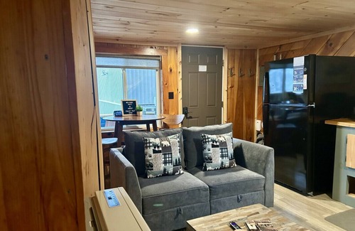 Northeast Somerset Cabin | Ioneta - Cabin 2 · Lawrence's Lakeside Cabins | 'Ioneta' Waterfront Retreat + Private Sauna