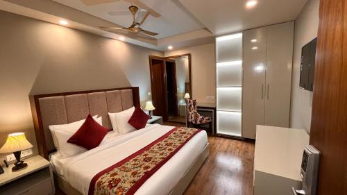 Anand Vihar Hotel | IP Royal Hotel - New Delhi