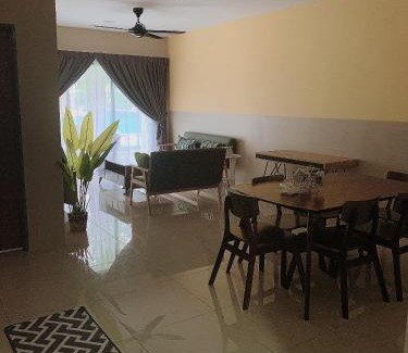 Kampung Kuala Pari Apartment | Ipoh Waterpark Pool View Homestay