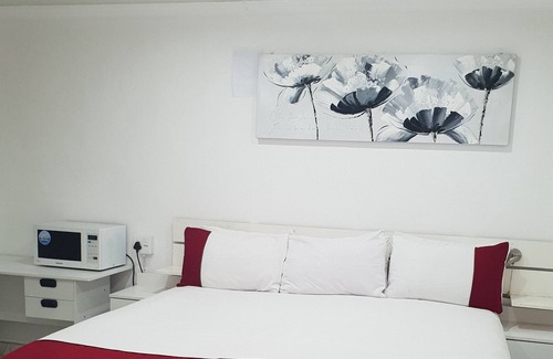 Montclair House | Iqhayiya Guest House