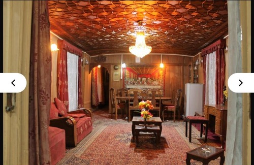Dal Lake Boat Rental | Iram Houseboats