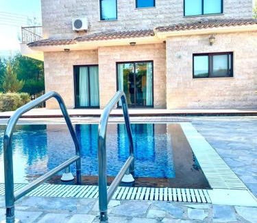 Trimiklini House | Irinas country home!