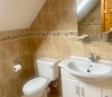 Inishmore House | Irish Isle Oasis: Spacious 5-Bedroom Retreat