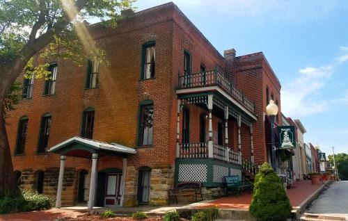Blackwater Hotel | Iron Horse Hotel