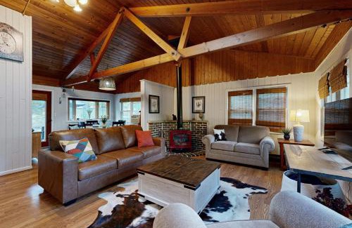 Iron Mountain House | Iron Mountain Getaway