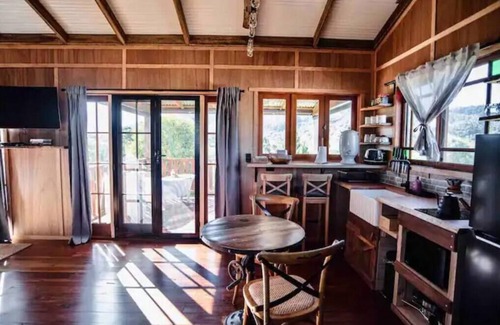Moreton Bay Region Cottage | Ironbark Eco Luxury Cottage