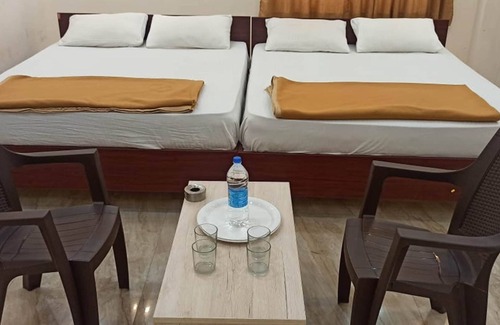 Rajkot Hotel | iROOMZ Suchira Lodge
