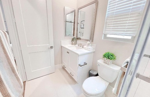 Portola Springs House | Irvine house independent suite second floor