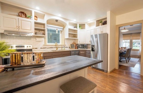 Myerstown House | Isaac Bahney Homestead w/POOL & HOT TUB